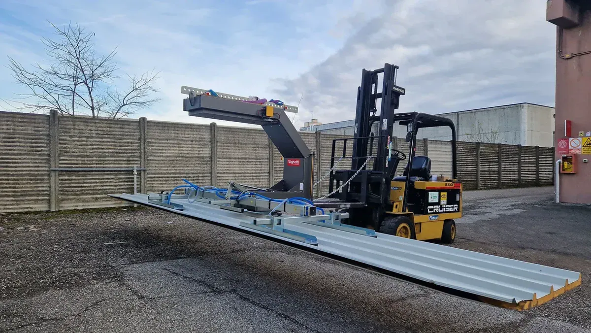 Palonnier with Righetti ROTO180 cladding panels in action